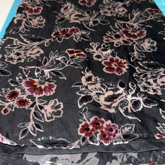 American Eagle Black With Velvet Floral Mini Skirt Sassy Sexy Boho Size XXL - Picture 10 of 10